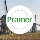 ' Pracownik przy układaniu skrzynek z bakłażanami (Bemmel)'